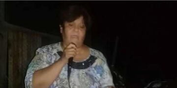 Norma González cantó en el cumpleaños del opositor Oscar Villalobos y luego le quitaron su beca desde el municipio de Zonda.