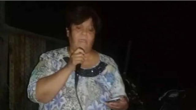 Norma González cantó en el cumpleaños del opositor Oscar Villalobos y luego le quitaron su beca desde el municipio de Zonda.
