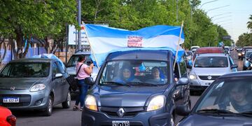 Una multitud se sumó a la caravana celeste en San Rafael para rechazar el proyecto de ley de legalización del aborto.
