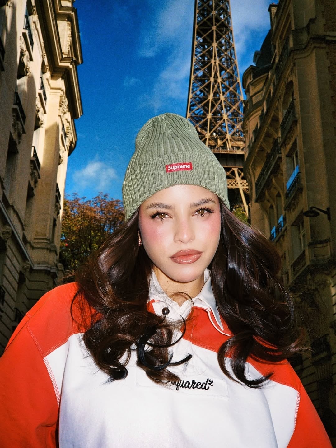 Emilia Mernes se sumó al look de la temporada y marcó tendencia con una prenda animal print que derrochó estilo