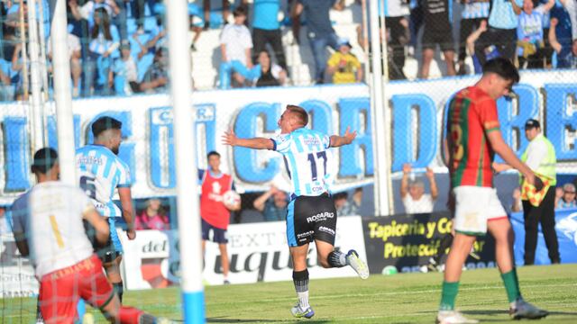 Racing está a dos triunfos del ascenso. Este domingo, recibe a Sarmiento de Chaco, televisado (foto Javier Ferreyra).