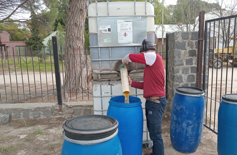 Recolectan mil litros de aceite vegetal usado en la localidad de Reta
