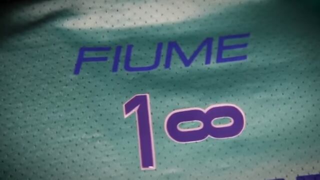 El 18 formado por el número 1 y el símbolo del infinito, es la dedicatoria del Tomba para el goleador desaparecido, el uruguayo Santiago Morro García.