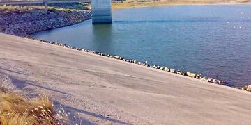 El Dique Paso de las Piedras achica su superficie.