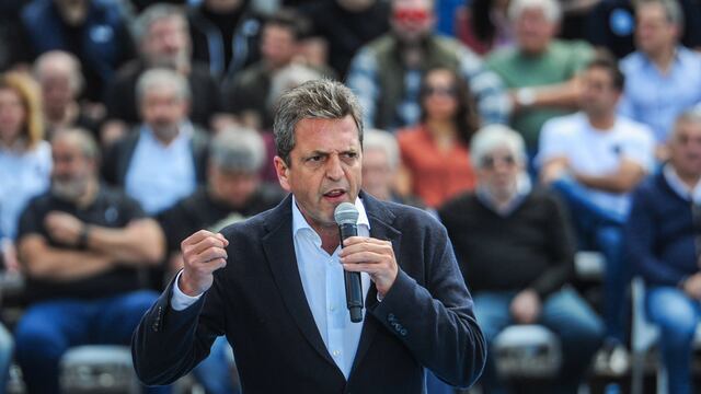 La CGT, las dos CTA y movimientos sociales en actos de apoyo a Sergio Massa.
