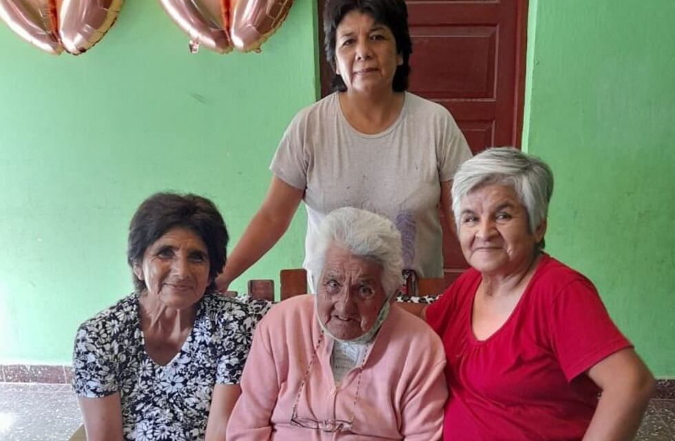 Doña Dina sigue cocinando ñoquis con 100 años recién cumplidos