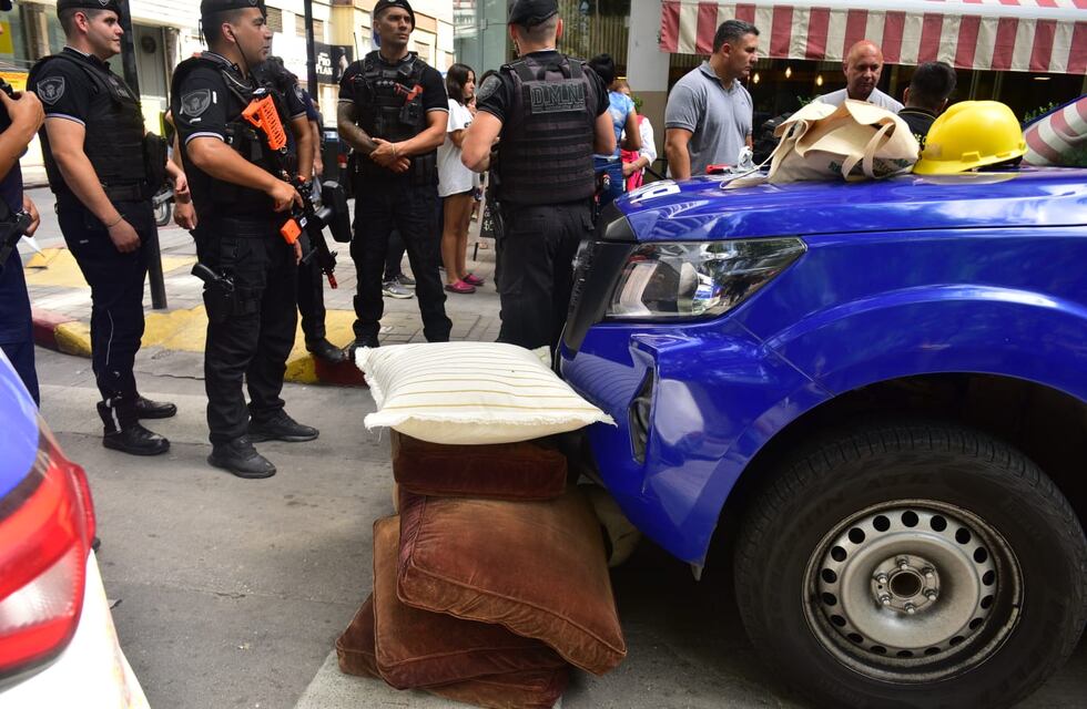 Rodeado por la Policía, un ladrón saltó del séptimo piso en Córdoba y falleció