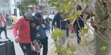 Pánico en el Ascenso: al menos seis heridos de bala en el partido entre Luján y Alem este domingo. El encuentro tuvo que ser suspendido.