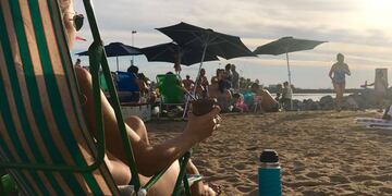 Disfrutando la playa en Miramar de Ansenuza