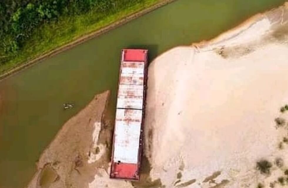 Impactantes imágenes de la bajante: el lecho del Paraná está totalmente seco