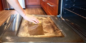 El truco del limón en el horno apagado se volvió tendencia por su simplicidad y efectividad en la cocina.