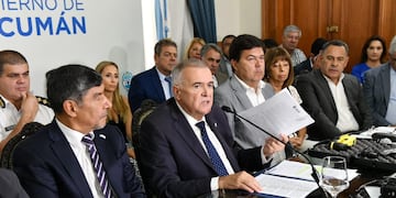 El gobernador Osvaldo Jaldo que agregó que "no vi otra foto ni otro apellido por ahí se olvidaron"