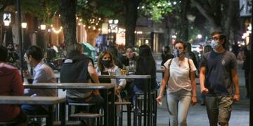 Desde este lunes se vuelven a flexibilizar las medidas en Santa Fe (LT10).