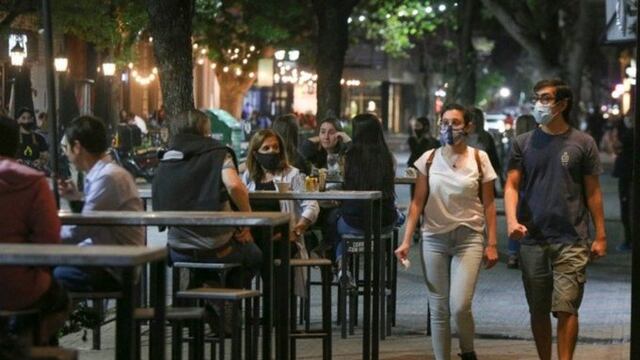 Desde este lunes se vuelven a flexibilizar las medidas en Santa Fe (LT10).