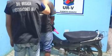 Un individuo fue detenido tras conducir una motocicleta robada en Puerto Iguazú.