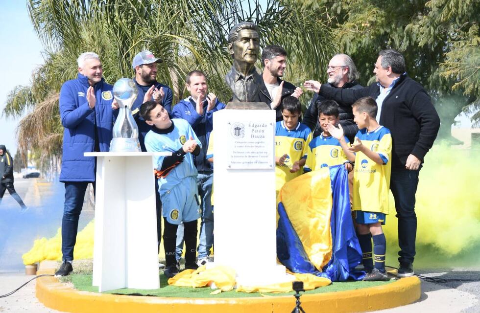 Rosario Central inauguró un busto de Edgardo Bauza en Arroyo Seco