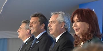 Salliqueló. Alberto Fernández, Cristina Kirchner y Sergio Massa, en la inauguración del gasoducto Néstor Kirchner. (Captura de video)