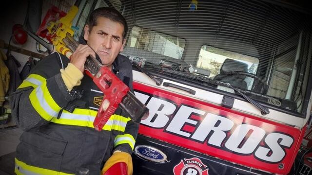Alexis Javier Juárez es el bombero voluntario que cayó de una camioneta y sufrió graves heridas en su cabeza.