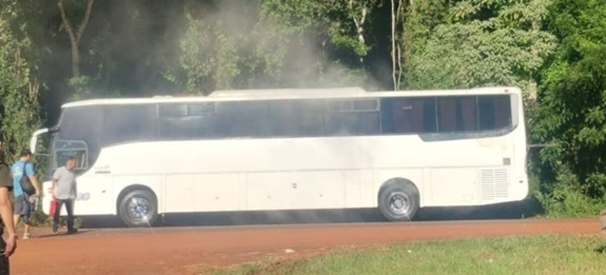 Puerto Iguazú: alarma en la Ruta 101 por humo en un colectivo