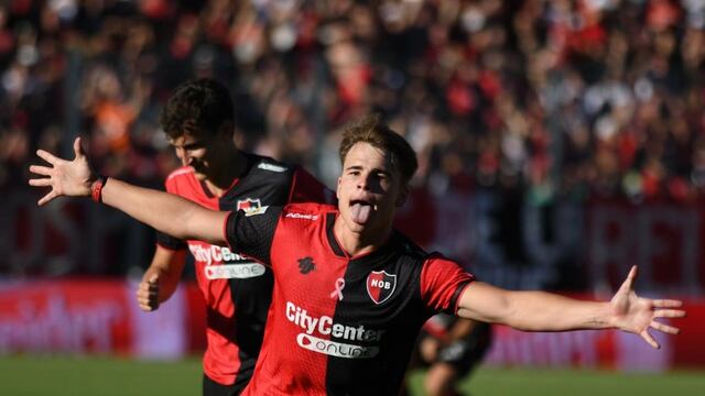 Mateo Silvetti hizo su debut profesional en Newell's Old Boys el 19 de julio de 2024.
