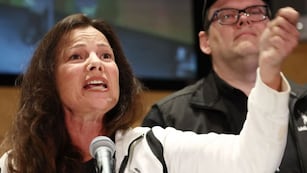 La actriz Fran Drescher defendió a los artistas con un acalorado discurso.