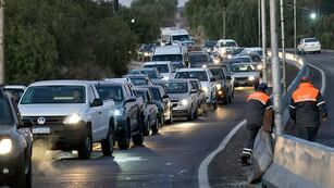 Accidente en Mendoza: conducía ebrio, chocó contra un poste y cortó la luz de la zona
Foto:  Orlando Pelichotti