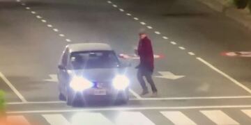 Un policía baleó a un limpiavidrios en plena avenida 9 de Julio (Foto: Captura)