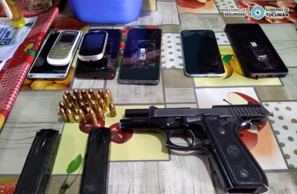 Aguilares: secuestraron armas de fuego y 26 celulares en una causa por robo