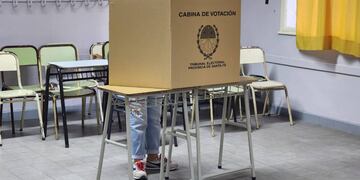 El domingo 16 de julio de 2023 se celebraron las elecciones primarias, abiertas, simultáneas y obligatorias (PASO) en Santa Fe. En Rosario habilitaron 442 locales de votación con el sistema de boleta única.