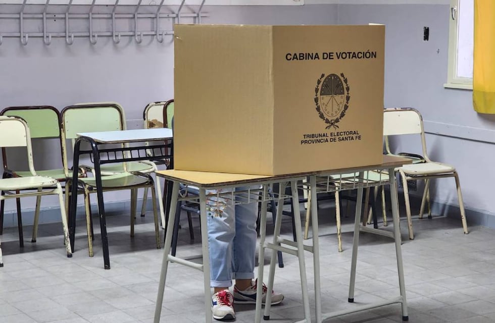Elecciones en Santa Fe: sacó el celular cuando estaba votando y terminó detenida