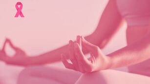 Clase de yoga por el mes de la lucha contra el cáncer de mama