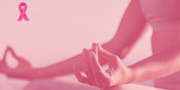 Clase de yoga por el mes de la lucha contra el cáncer de mama