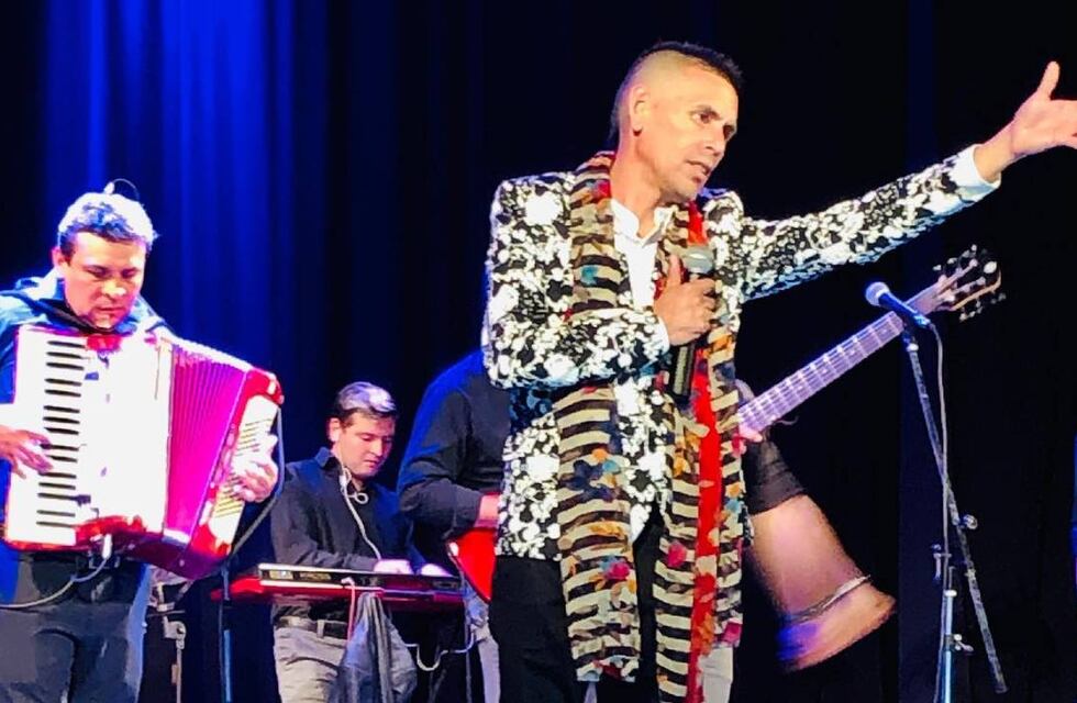 Concejal de Santa Fe cantó en la fiesta previa al triple crimen de Ibarlucea