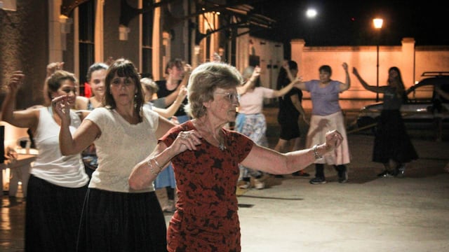 Tres Arroyos: “Cultura Presente. Edición Verano”, nutrida concurrencia a las clases de baile del Centro Cultural La Estación