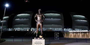 Inauguraron la estatua de Diego Maradona en el Estadio Madre de Ciudades.