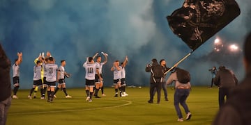 Fotografías del partido entre Belgrano e Instituto en el Gigante de Alberdi por la fecha 30 de la Primera Nacional. El partido, el recibimiento del equipo y los festejos. (Facundo Luque y Nicolás Bravo)