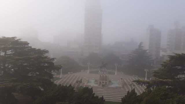 Azul amaneció cubierta de niebla