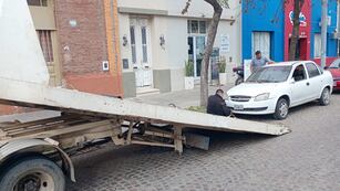 Secuestraron autos abandonados en la vía pública