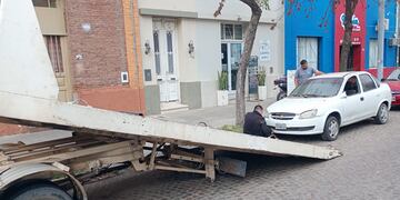 Secuestraron autos abandonados en la vía pública