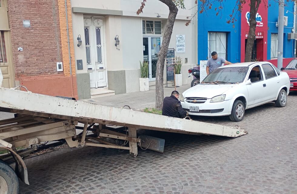 El municipio secuestró vehículos abandonados en la vía pública