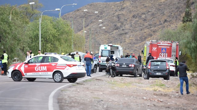 Dos mujeres se encuentran graves tras un vuelco en el Circuito de El Challao.
foto: Mariana Villa / Los Andes