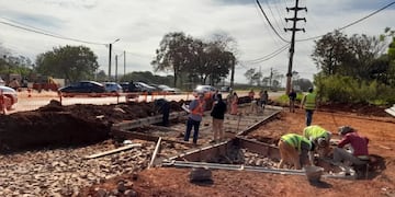 Continúan ejecutando obras viales en Puerto Iguazú.
