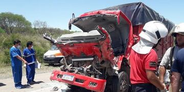 Un muerto tras un choque entre dos camiones en la Ruta N°9
