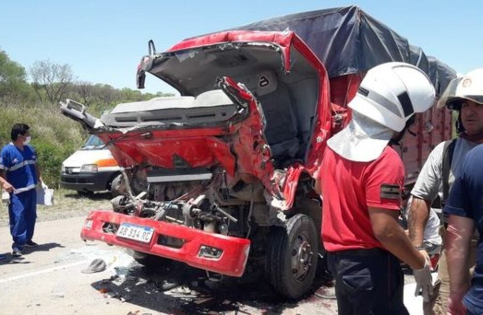 Un muerto tras un choque entre dos camiones en la Ruta N°9