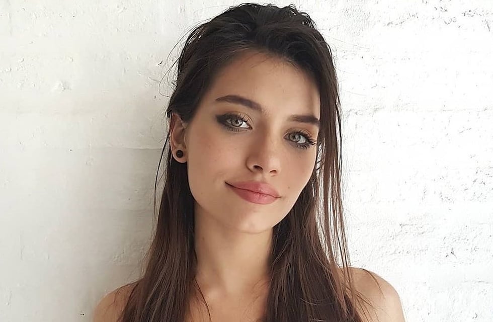 En malla y desde el borde de la pileta, Eva de Dominici enamoró a sus seguidores