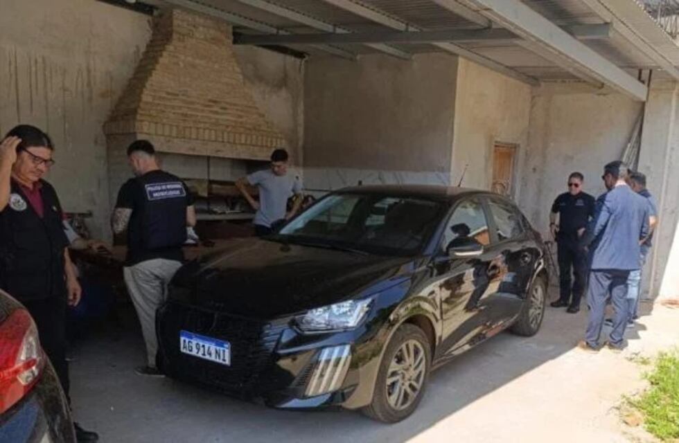 Hallaron el auto robado tras el femicidio de Amanda Müller en Santa Ana