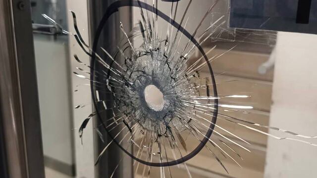 La primera agresión con armas de fuego ocurrió en el banco Macro de Ovidio Lagos y Saavedra.