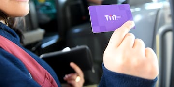 La tarjeta TIN reemplazará el pago en efectivo en los ómnibus del transporte interurbano de la provincia de Córdoba. (Ramiro Pereyra / La Voz)