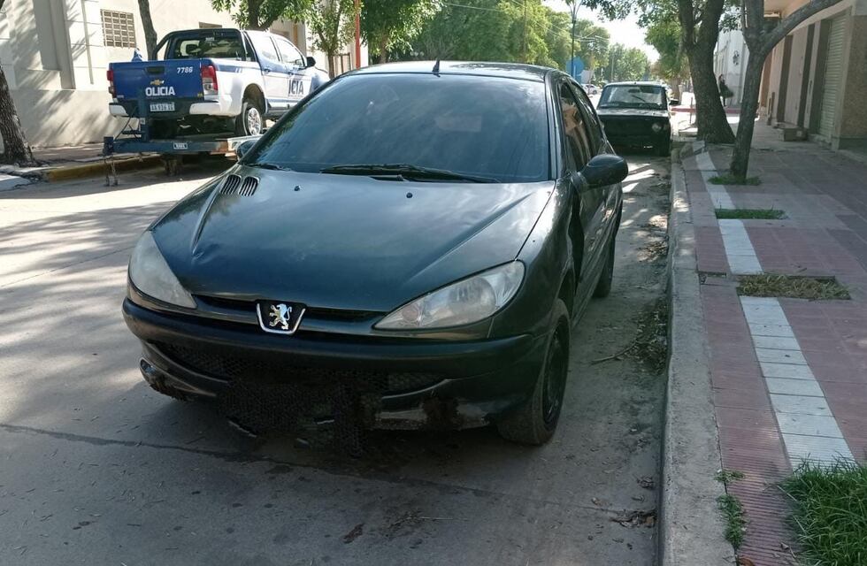 Arroyito: fueron a controlarlo, al ver a la Policía emprendió la fuga pero fue detenido