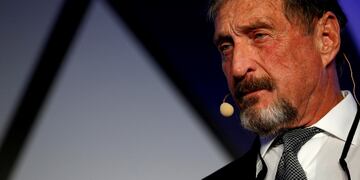 Hallaron sin vida al creador del software antivirus McAfee en su celda en España